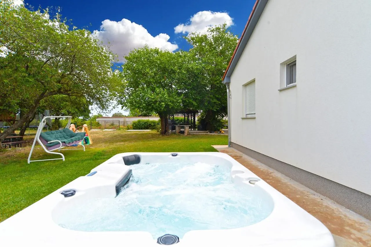 Vila House Mirna 2177 Pula 0*,