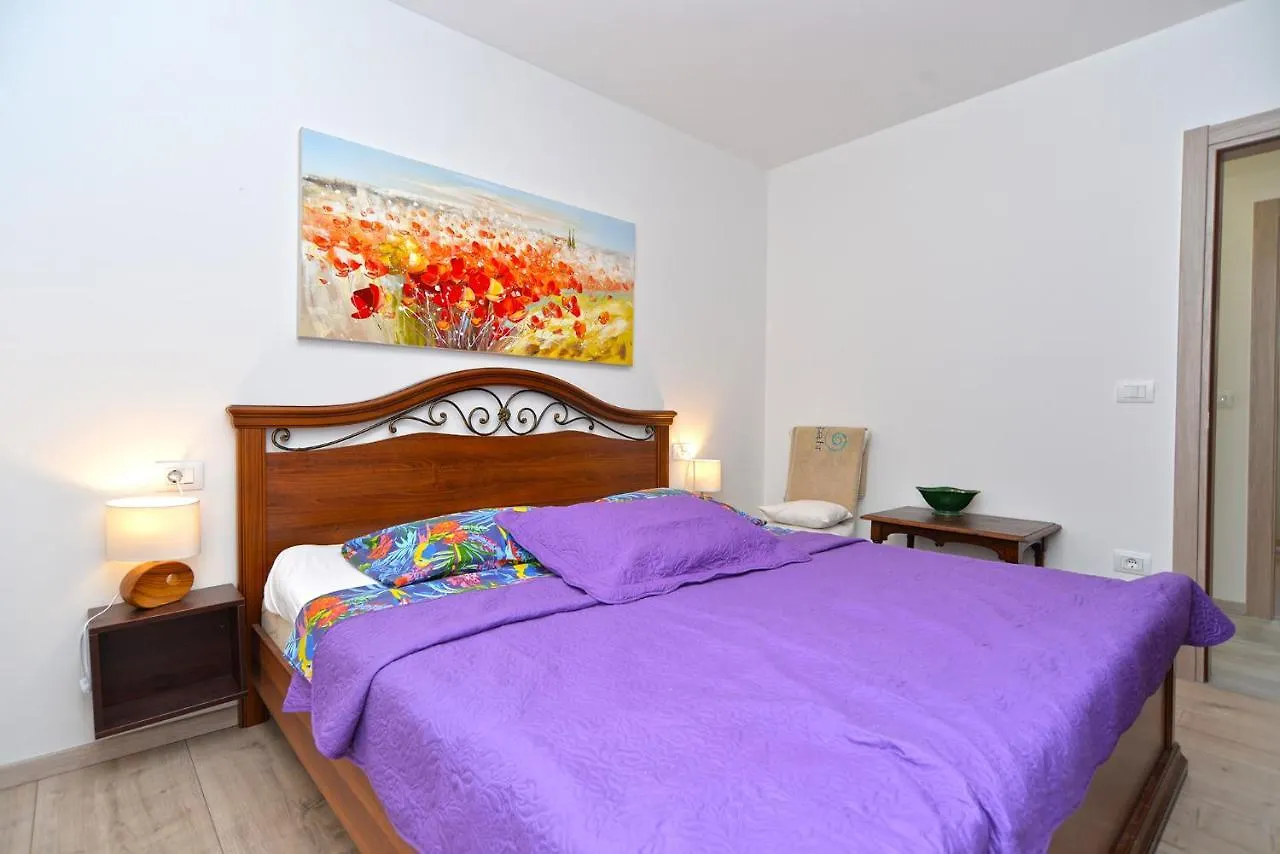 Vila House Mirna 2177 Pula 0*,